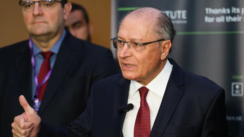 Alckmin diz que governo tem “absoluta confiança” de que dólar vai cair