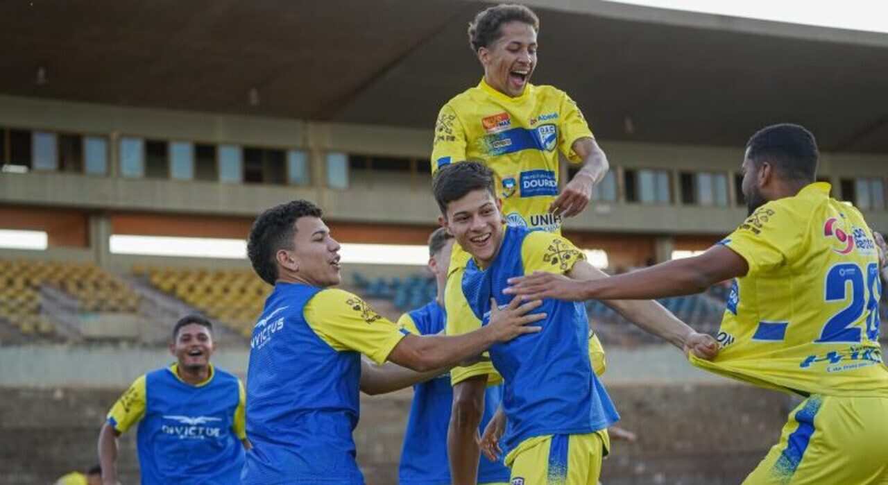 DAC vence Ivinhema no Douradão pelo Estadual Sub-20 e lidera grupo