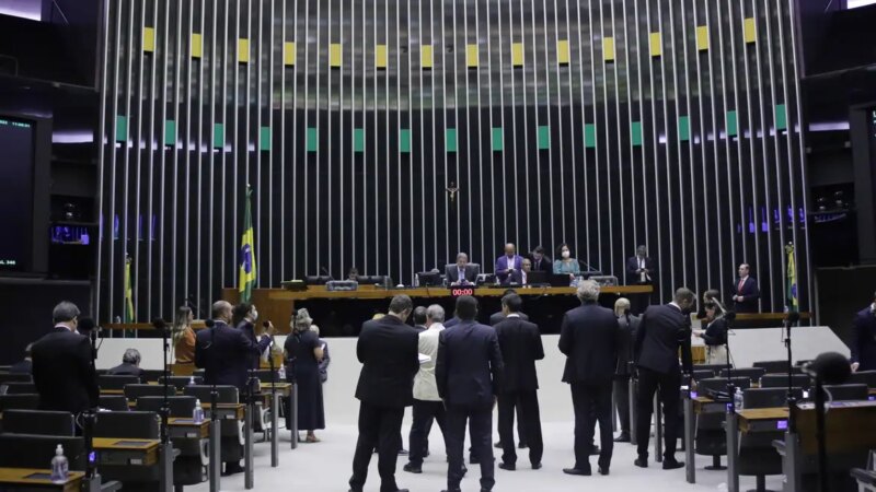 Texto que permite Mesa da Câmara suspender deputado será votado hoje