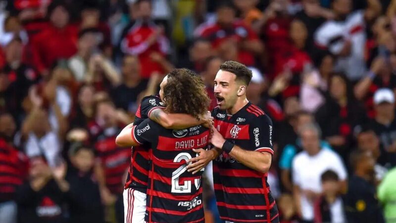 Flamengo derrota Cruzeiro para se isolar na ponta do Brasileiro