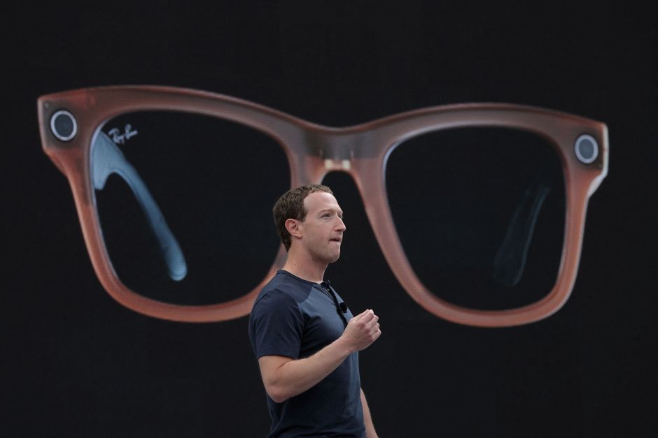 Meta negocia comprar participação na dona dos óculos Ray-Ban