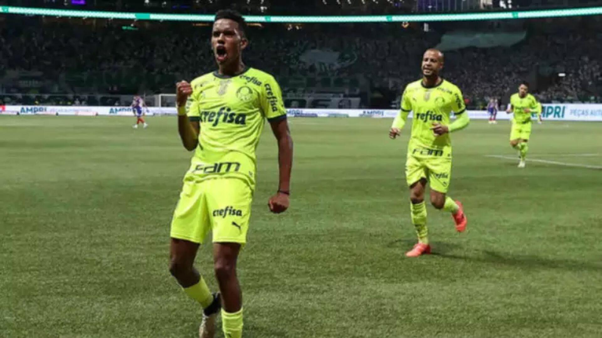 Palmeiras vence Bahia em casa e cola na liderança do Brasileirão