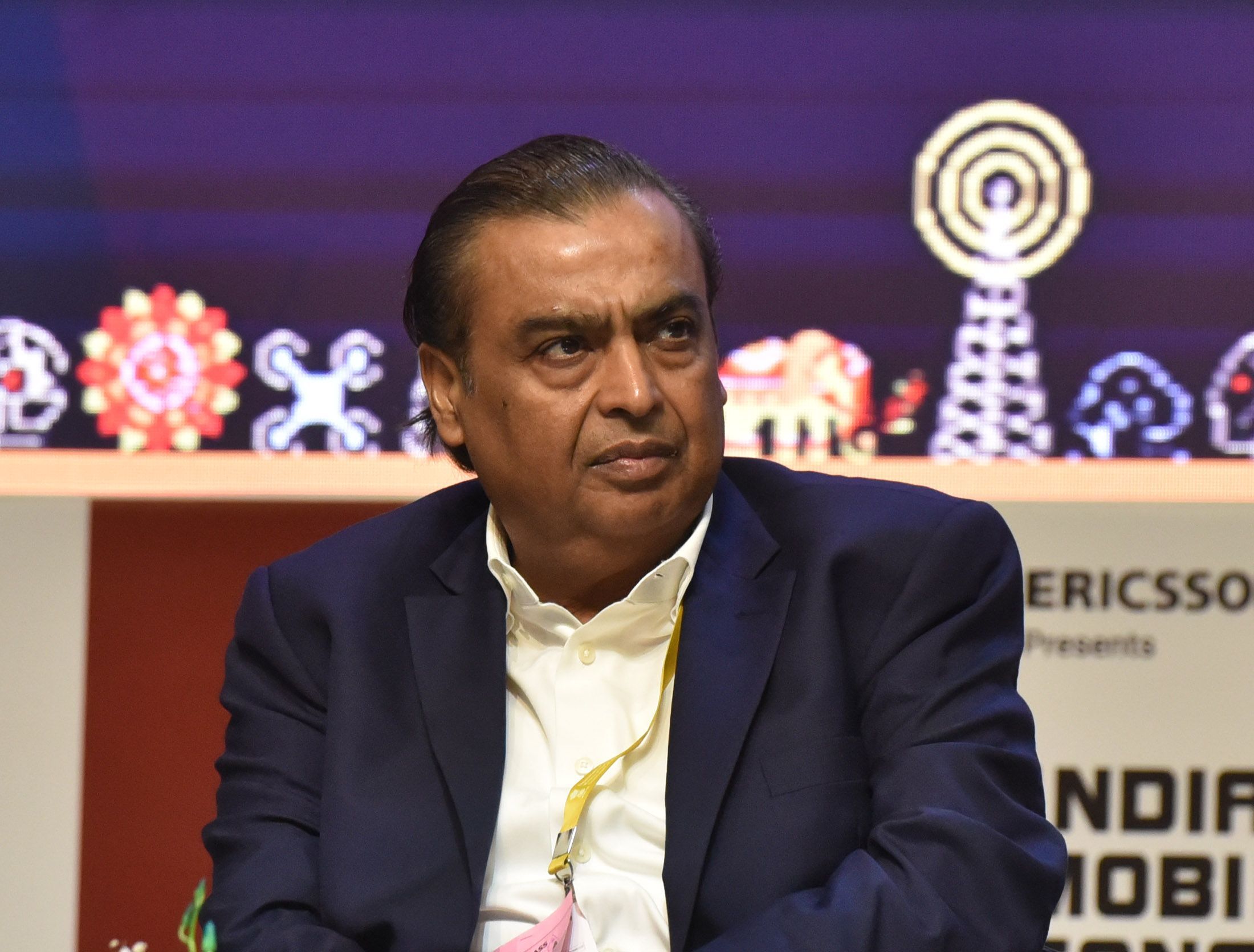 Quem é Mukesh Ambani, bilionário indiano que pagou casamento de R$ 3,2 bilhões para o filho
