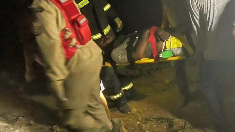 Bombeiros socorrem jovem que sofreu acidente com trator em fazenda na BR-070