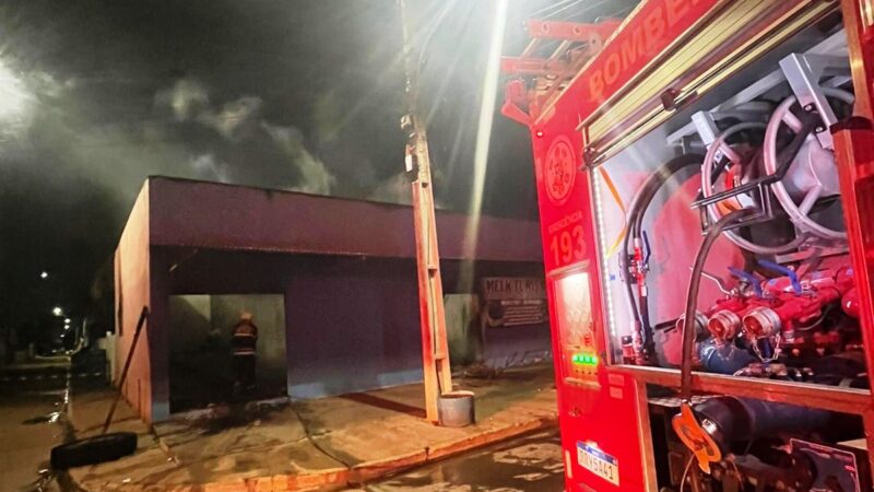 Corpo de Bombeiros Militar combate incêndio em edificação em Sorrisov