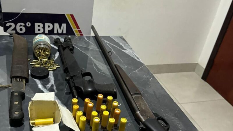 Homem é preso após ameaçar esposa e filhas com facão e armas de fogo em Nova Mutum