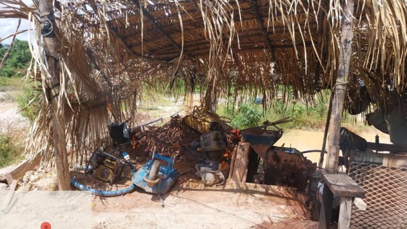 Batalhão Ambiental apreende máquinas utilizadas na extração de madeira e garimpo ilegal