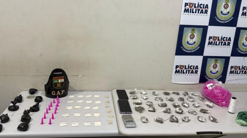 Mãe e filho são presos em flagrante pela Polícia Militar com 81 porções de drogas
