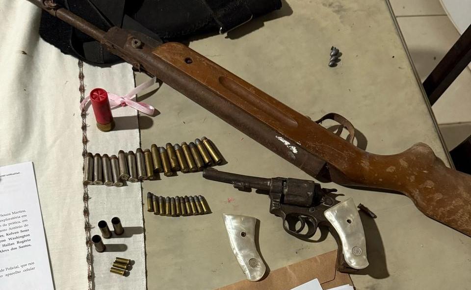 Polícia Civil realiza operação contra traficantes ligados à facção criminosa em Santo Antônio do Leste